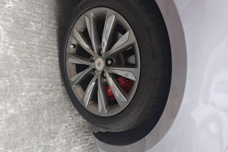 Used Cadillac XTS 2013 36S Platinum Edition Right Front Wheel Hub