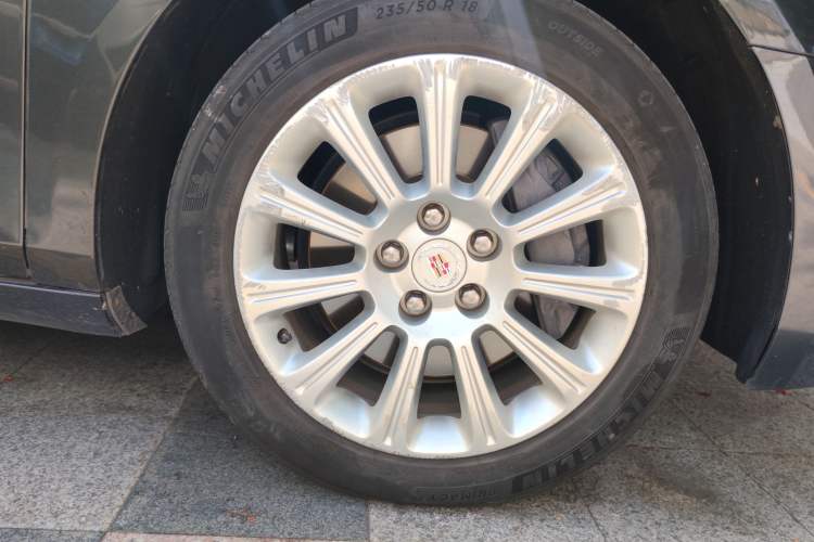 Used Cadillac XTS 2013 28T Tech Model Right Front Wheel Hub