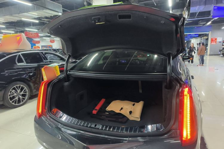 Used Cadillac XTS 2013 28T Leading Model Trunk