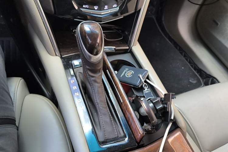 Used Cadillac XTS 2013 28T Comfort Model Gear Lever