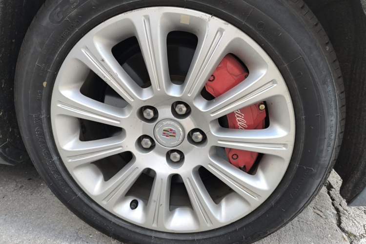 Used Cadillac XTS 2013 28T Comfort Model Right Front Wheel Hub