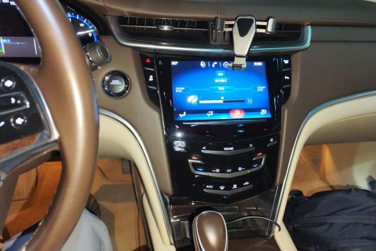 Used Cadillac XTS 2013 28T Comfort Model Audio And AC Panel