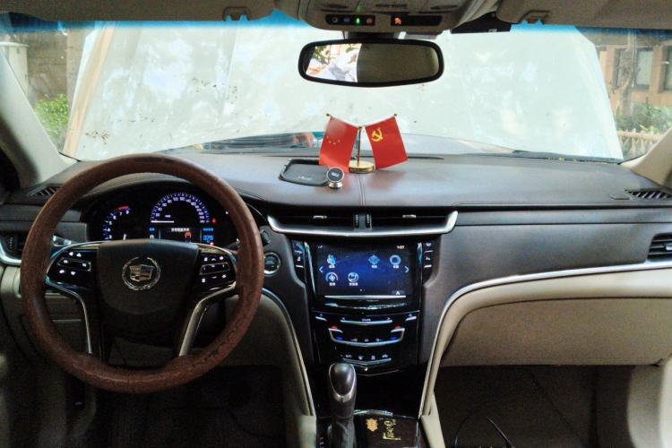 Used Cadillac XTS 2013 28T Comfort Model Center Console