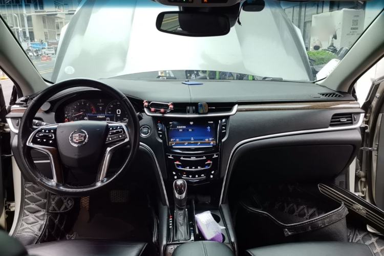 Used Cadillac XTS 2013 28T Leading Model Center Console