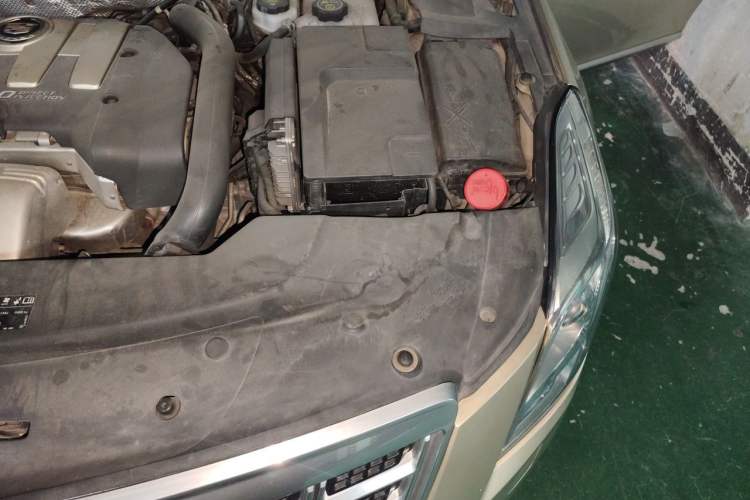 Used Cadillac XTS 2013 28T Comfort Model Engine Bay Left