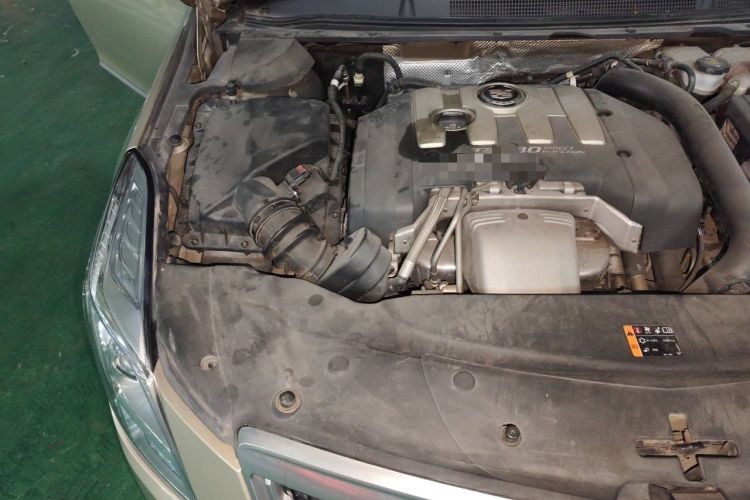 Used Cadillac XTS 2013 28T Comfort Model Engine Bay Right