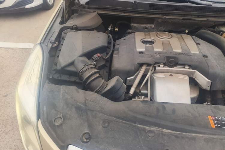 Used Cadillac XTS 2013 28T Luxury Model Engine Bay Right