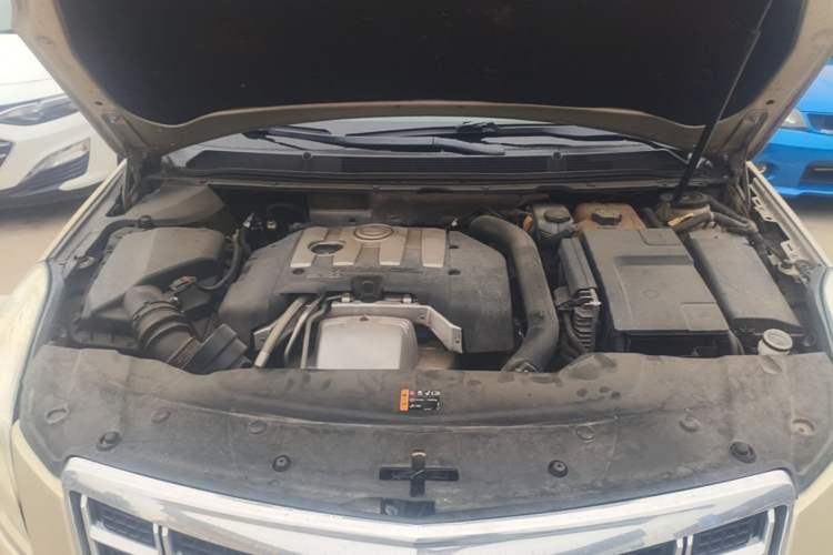 Used Cadillac XTS 2013 28T Luxury Model Engine Bay