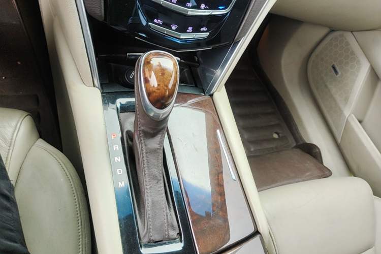 Used Cadillac XTS 2013 28T Elite Edition Gear Lever
