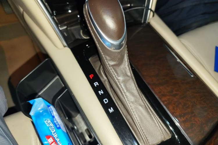Used Cadillac XTS 2013 28T Comfort Model Gear Lever