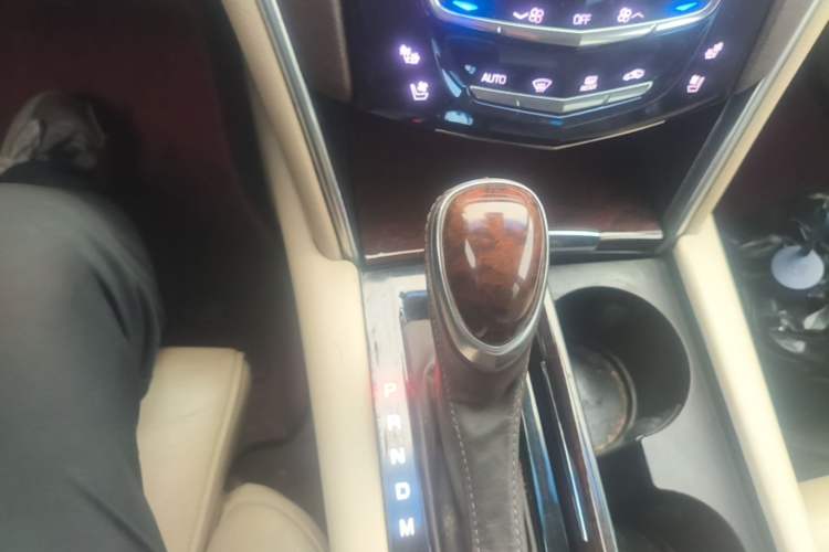 Used Cadillac XTS 2013 28T Luxury Model Gear Lever