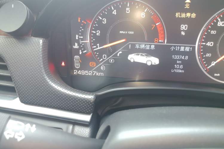 Used Cadillac XTS 2013 28T Leading Model Odometer Close Up