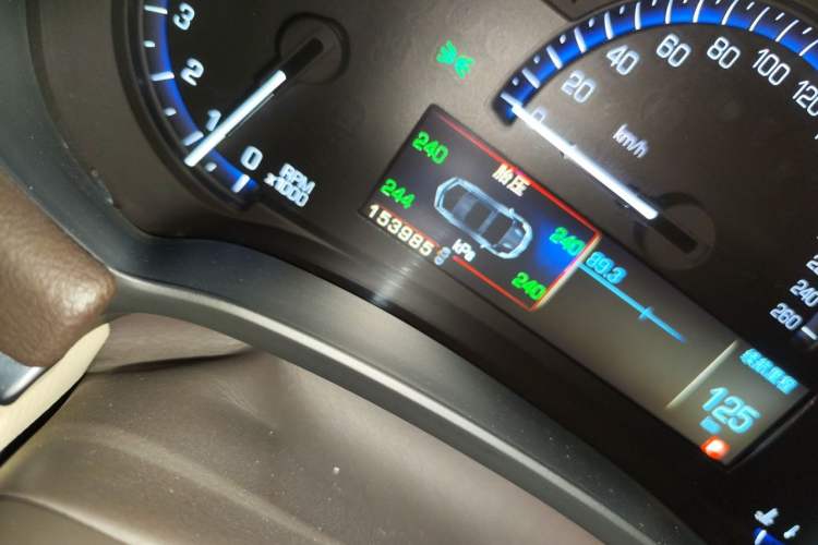 Used Cadillac XTS 2013 28T Comfort Model Odometer Close Up