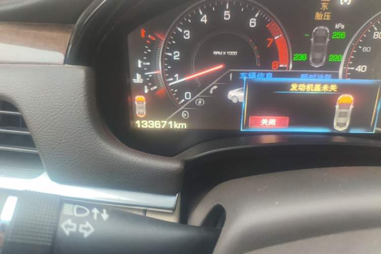 Used Cadillac XTS 2013 28T Luxury Model Odometer Close Up