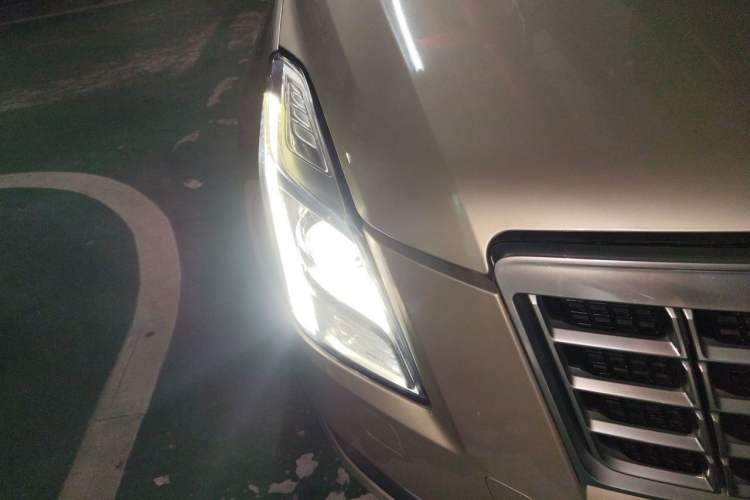 Used Cadillac XTS 2013 28T Comfort Model Right Front Headlight