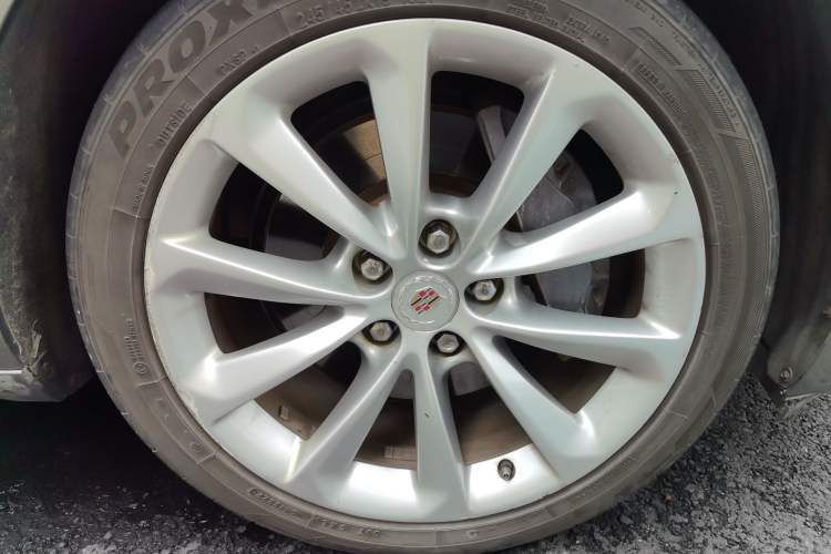 Used Cadillac XTS 2013 28T Leading Model Right Front Wheel Hub