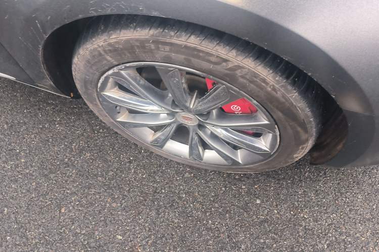 Used Cadillac XTS 2013 36S Platinum Edition Right Front Wheel Hub