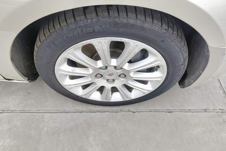 Used Cadillac XTS 2013 28T Elite Edition Right Front Wheel Hub