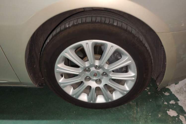 Used Cadillac XTS 2013 28T Comfort Model Right Front Wheel Hub