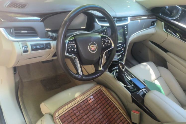 Used Cadillac XTS 2013 36S Platinum Edition Center Console