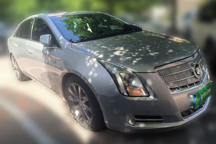 Used Cadillac XTS 2013 36S Platinum Edition Front Right 45 Deg