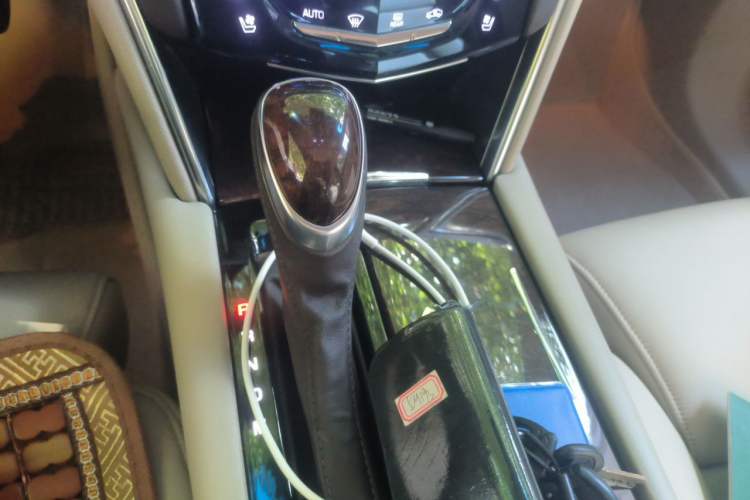 Used Cadillac XTS 2013 36S Platinum Edition Gear Lever