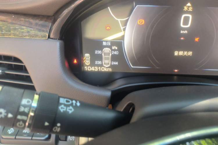 Used Cadillac XTS 2013 36S Platinum Edition Odometer Close Up