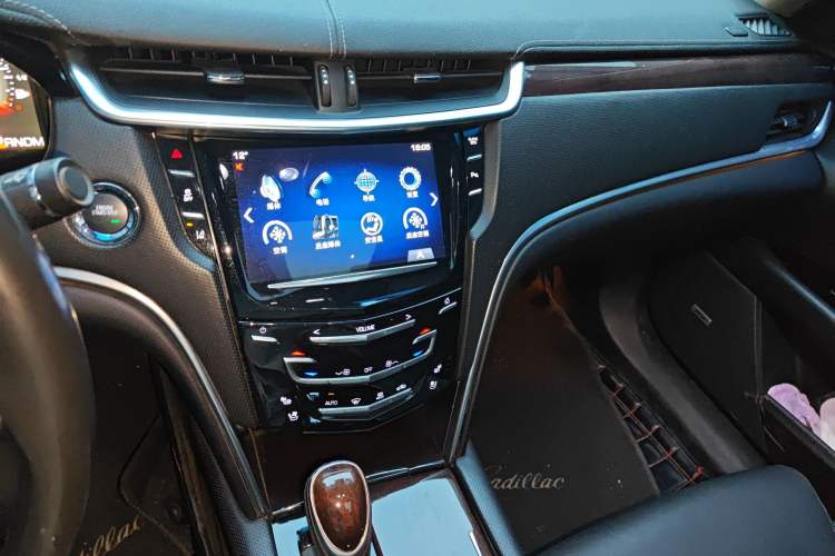 Used Cadillac XTS 2013 28T Leading Model Audio And AC Panel