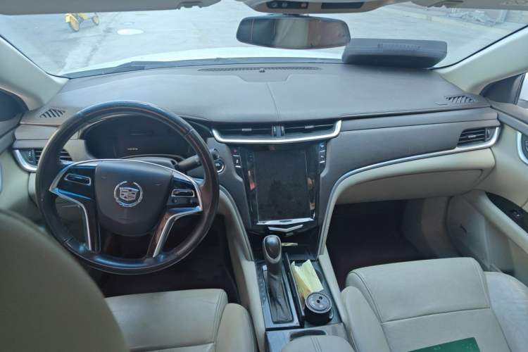 Used Cadillac XTS 2013 28T Comfort Model Center Console
