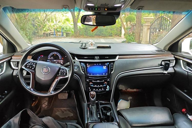 Used Cadillac XTS 2013 28T Luxury Model Center Console