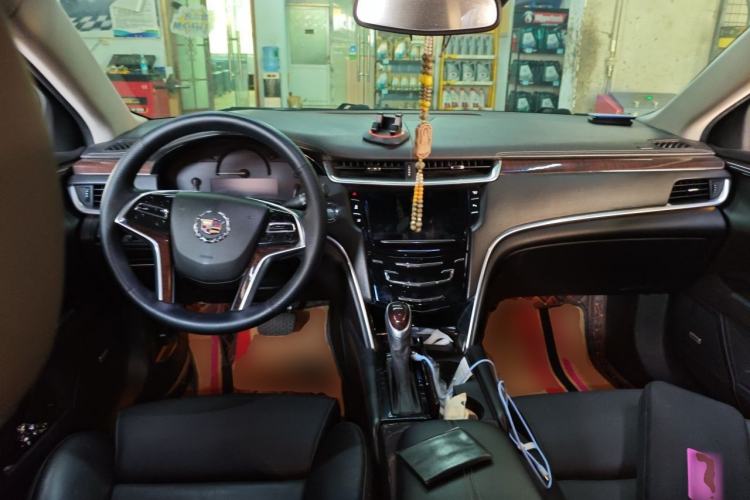 Used Cadillac XTS 2013 28T Luxury Model Center Console