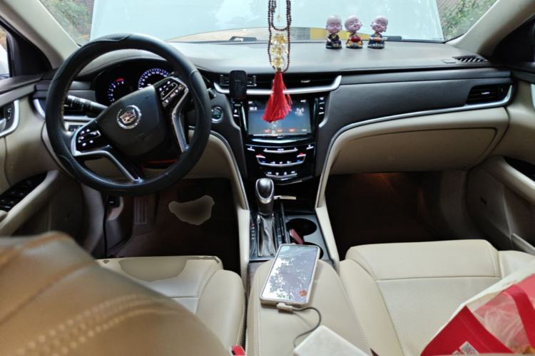Used Cadillac XTS 2013 28T Comfort Model Center Console