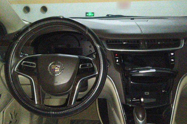Used Cadillac XTS 2013 28T Comfort Model Center Console