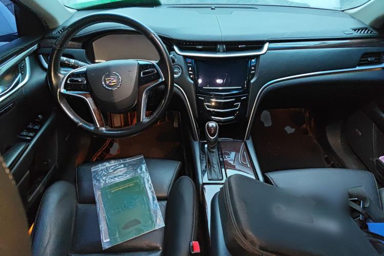 Used Cadillac XTS 2013 28T Leading Model Center Console