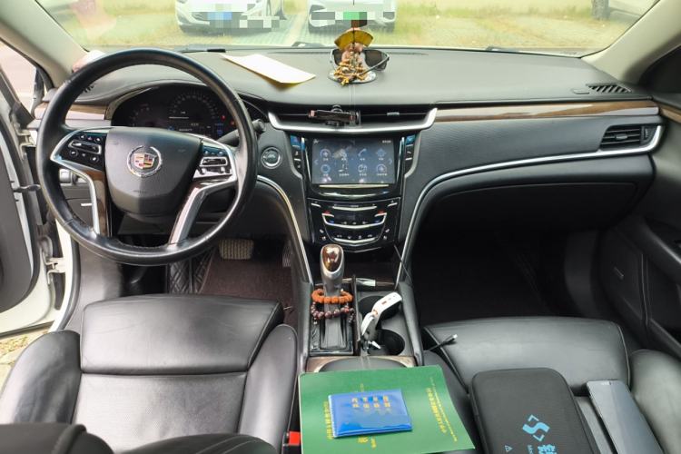 Used Cadillac XTS 2013 28T Luxury Model Center Console