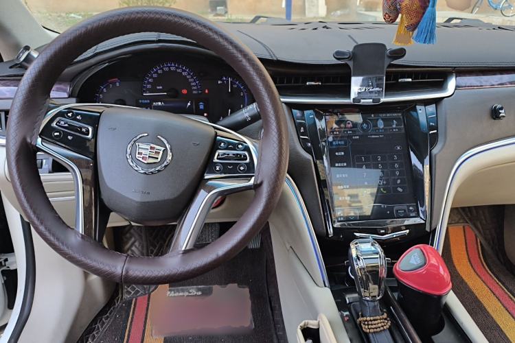 Used Cadillac XTS 2013 28T Comfort Model Center Console