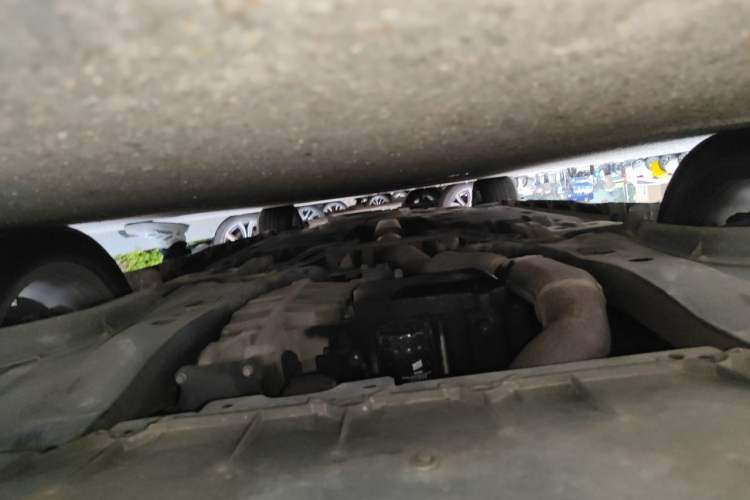 Used Cadillac XTS 2013 28T Luxury Model Chassis Front