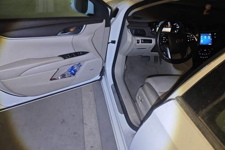 Used Cadillac XTS 2013 28T Elegant Model Driver Seat