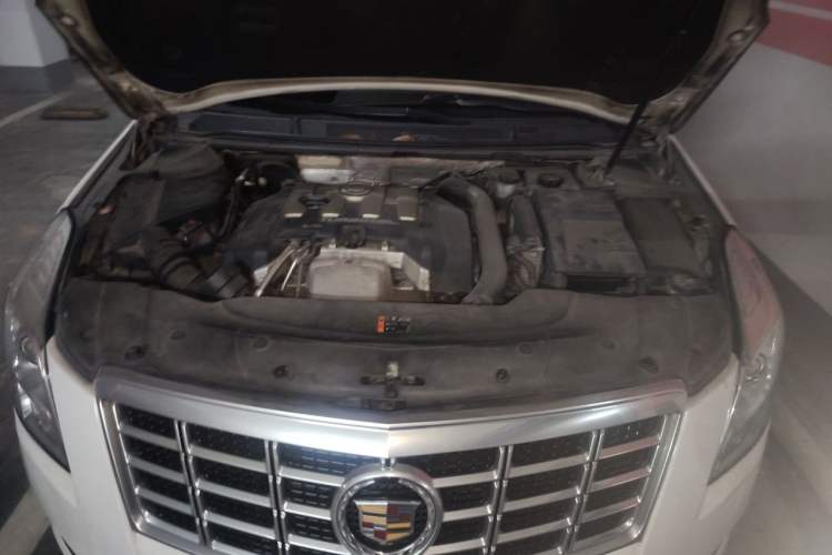 Used Cadillac XTS 2013 28T Comfort Model Engine Bay