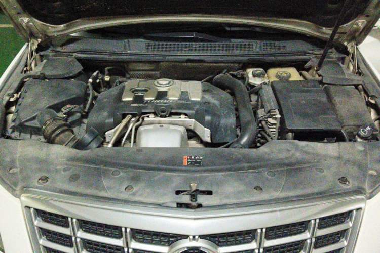 Used Cadillac XTS 2013 28T Comfort Model Engine Bay