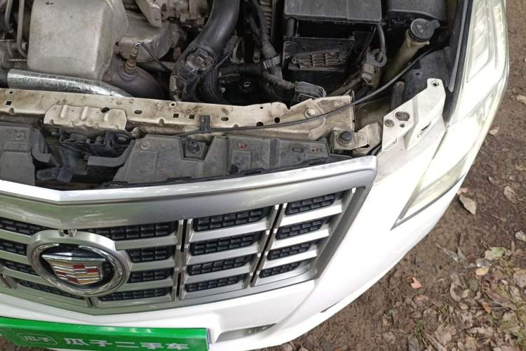 Used Cadillac XTS 2013 28T Comfort Model Engine Bay Left