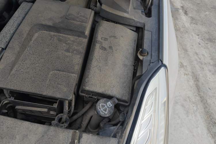 Used Cadillac XTS 2013 28T Comfort Model Engine Bay Left