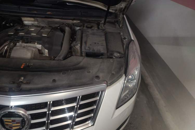 Used Cadillac XTS 2013 28T Comfort Model Engine Bay Left