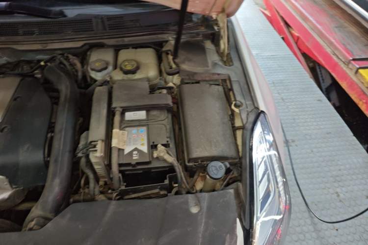 Used Cadillac XTS 2013 28T Luxury Model Engine Bay Left