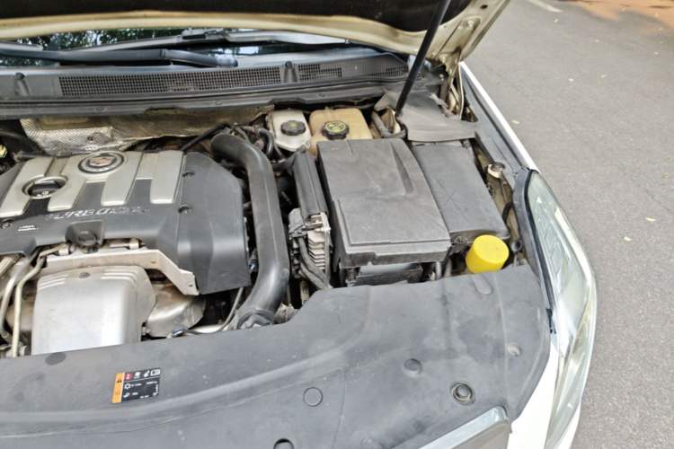 Used Cadillac XTS 2013 28T Comfort Model Engine Bay Left