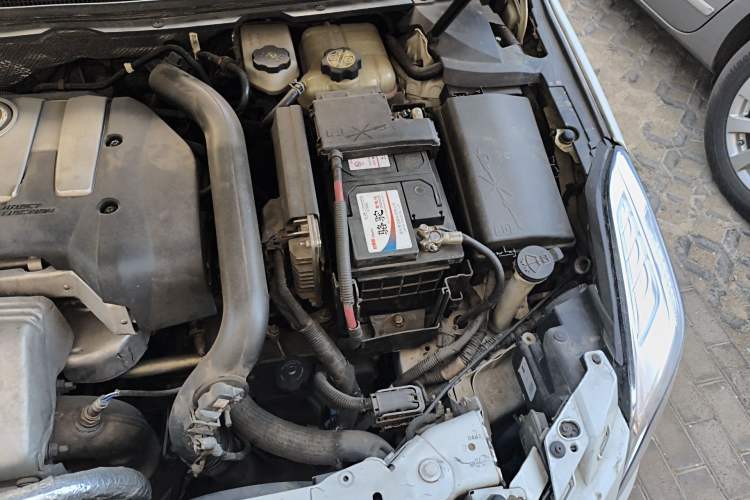 Used Cadillac XTS 2013 28T Comfort Model Engine Bay Left