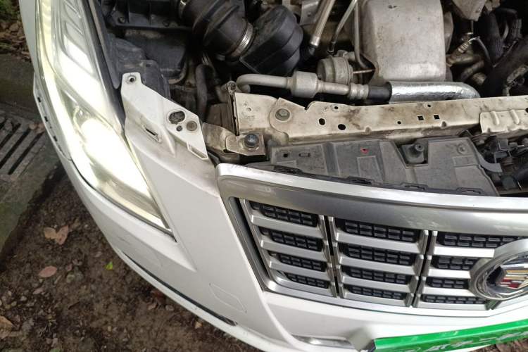 Used Cadillac XTS 2013 28T Comfort Model Engine Bay Right