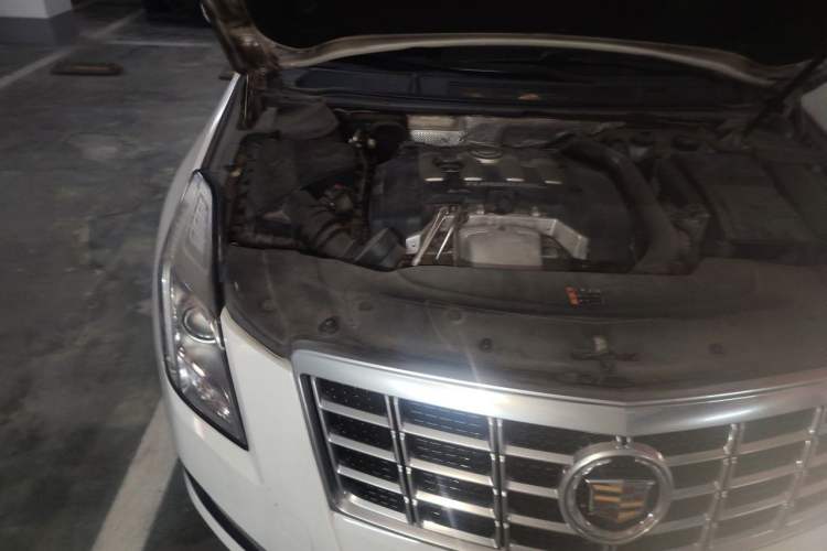 Used Cadillac XTS 2013 28T Comfort Model Engine Bay Right