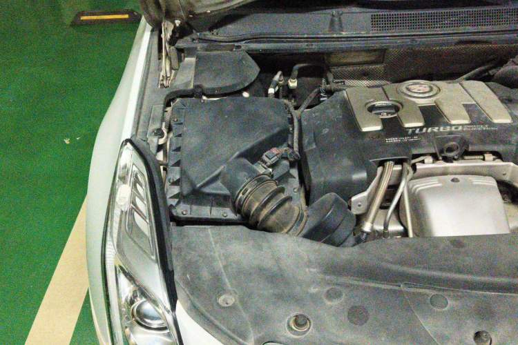 Used Cadillac XTS 2013 28T Comfort Model Engine Bay Right