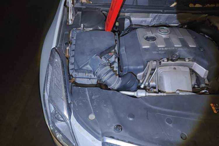 Used Cadillac XTS 2013 28T Elegant Model Engine Bay Right